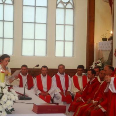 24 iunie: Gioseni: Administrarea sacramentului Mirului