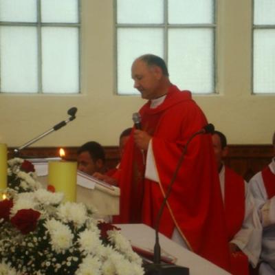 24 iunie: Gioseni: Administrarea sacramentului Mirului