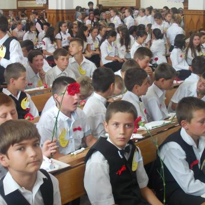 24 iunie: Gioseni: Administrarea sacramentului Mirului