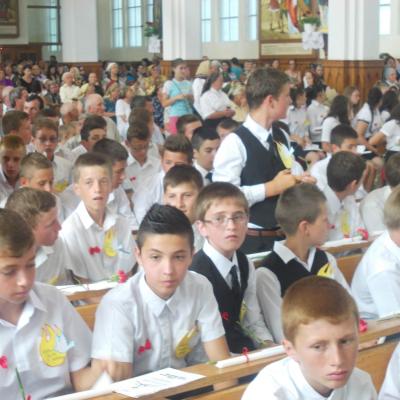 24 iunie: Gioseni: Administrarea sacramentului Mirului