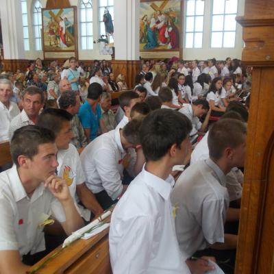 24 iunie: Gioseni: Administrarea sacramentului Mirului