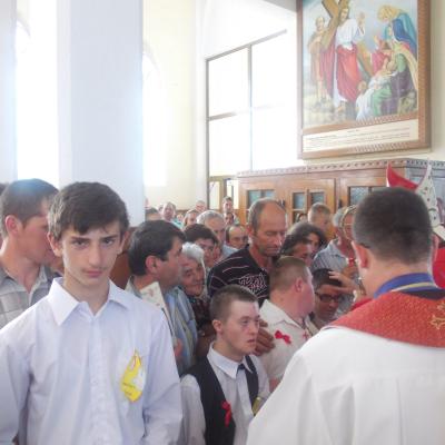 24 iunie: Gioseni: Administrarea sacramentului Mirului