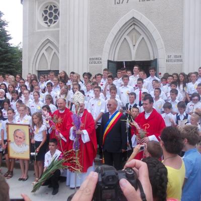 24 iunie: Gioseni: Administrarea sacramentului Mirului