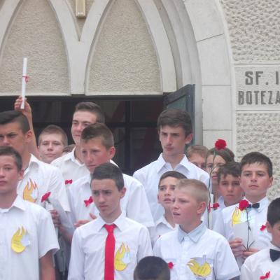 24 iunie: Gioseni: Administrarea sacramentului Mirului