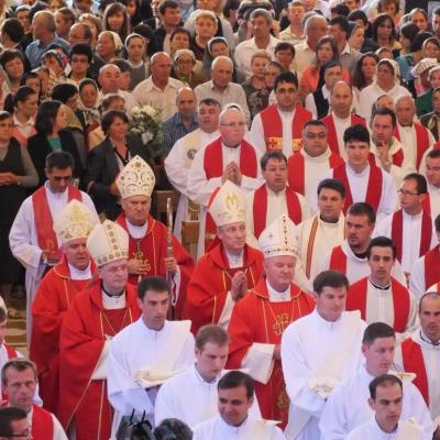 29 iunie: Hirotonirea a 30 de preoţi