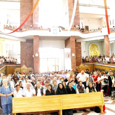 29 iunie: Bacău: Hramul Bisericii "Sfinţii Petru şi Paul"