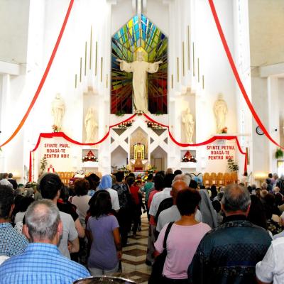 29 iunie: Bacău: Hramul Bisericii "Sfinţii Petru şi Paul"