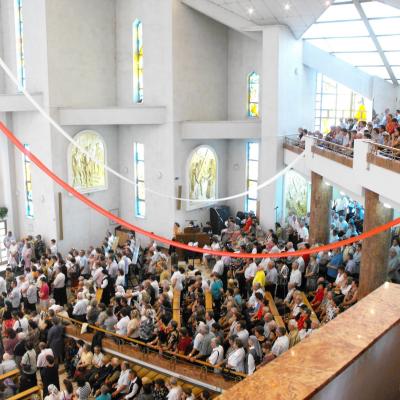 29 iunie: Bacău: Hramul Bisericii "Sfinţii Petru şi Paul"