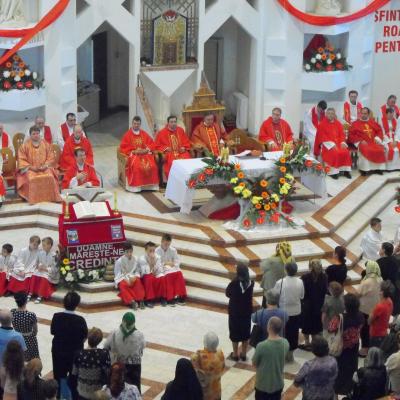 29 iunie: Bacău: Hramul Bisericii "Sfinţii Petru şi Paul"