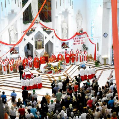 29 iunie: Bacău: Hramul Bisericii "Sfinţii Petru şi Paul"