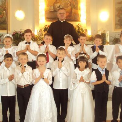 30 iunie: Băluşeşti: Prima sfântă Împărtăşanie