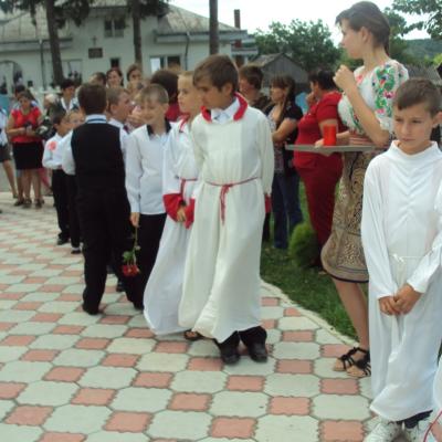 30 iunie: Băluşeşti: Prima sfântă Împărtăşanie