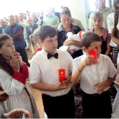 30 iunie: Băluşeşti: Prima sfântă Împărtăşanie