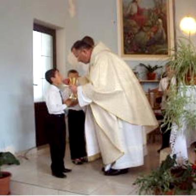 30 iunie: Băluşeşti: Prima sfântă Împărtăşanie