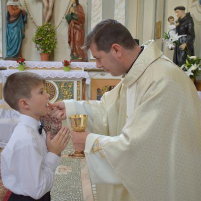 30 iunie: Siret: Prima sfântă Împărtăşanie