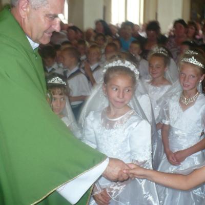 7 iulie: Tuta: Prima Sfântă Împărtăşanie