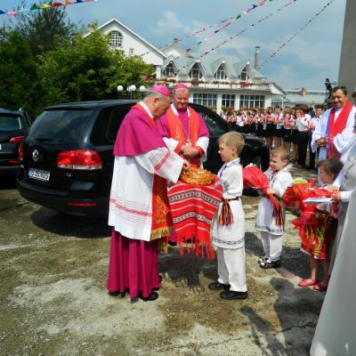 7 iulie: Bacău "Fericitul Ieremia": Administrarea sacramentului Mirului