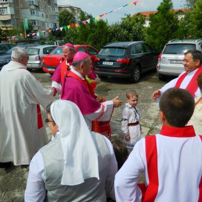 7 iulie: Bacău "Fericitul Ieremia": Administrarea sacramentului Mirului