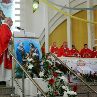7 iulie: Bacău "Fericitul Ieremia": Administrarea sacramentului Mirului