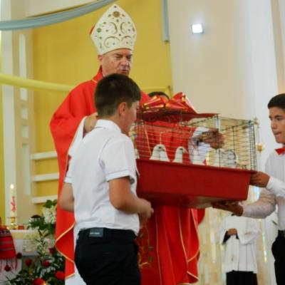 7 iulie: Bacău "Fericitul Ieremia": Administrarea sacramentului Mirului