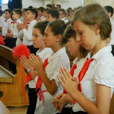 7 iulie: Bacău "Fericitul Ieremia": Administrarea sacramentului Mirului