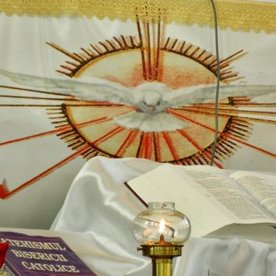 7 iulie: Bacău "Fericitul Ieremia": Administrarea sacramentului Mirului