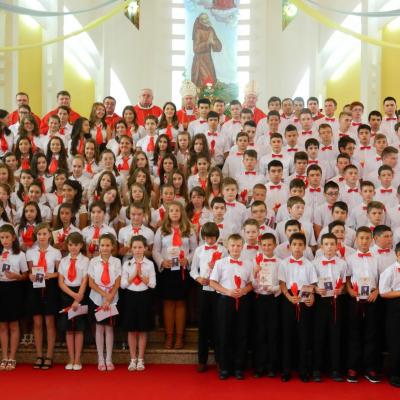 7 iulie: Bacău "Fericitul Ieremia": Administrarea sacramentului Mirului