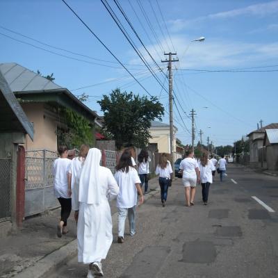 7-12 iulie: Roman: "Pictează viaţa ta în culorile iubirii"