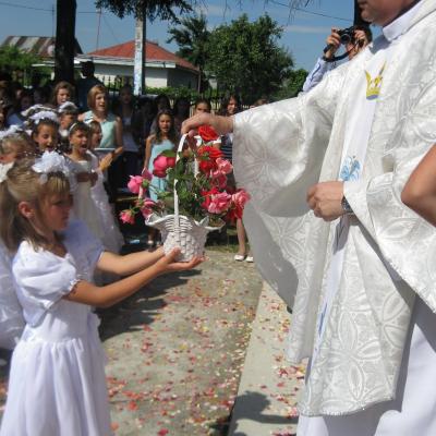 14 iulie: Schineni: Prima Sfântă Împărtăşanie