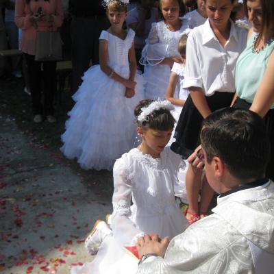 14 iulie: Schineni: Prima Sfântă Împărtăşanie
