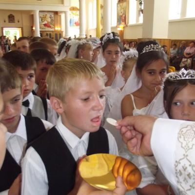 14 iulie: Bijghir: Prima Sfântă Împărtăşanie