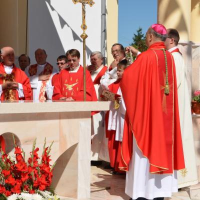 21 iulie: Iugani: Inaugurarea grotei şi administrarea Mirului