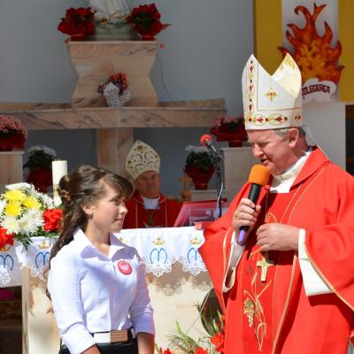 21 iulie: Iugani: Inaugurarea grotei şi administrarea Mirului