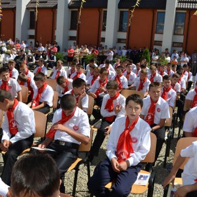 21 iulie: Iugani: Inaugurarea grotei şi administrarea Mirului