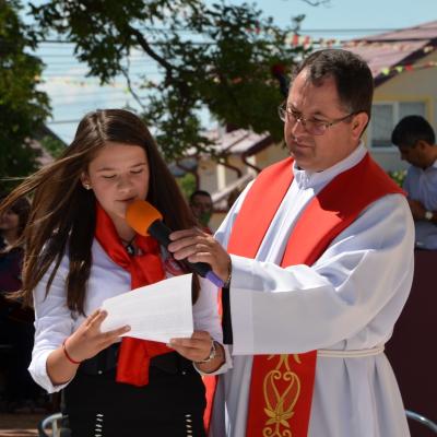 21 iulie: Iugani: Inaugurarea grotei şi administrarea Mirului