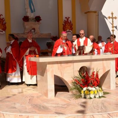 21 iulie: Iugani: Inaugurarea grotei şi administrarea Mirului