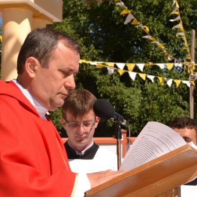 21 iulie: Iugani: Inaugurarea grotei şi administrarea Mirului