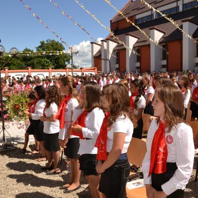 21 iulie: Iugani: Inaugurarea grotei şi administrarea Mirului