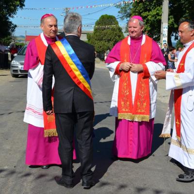 21 iulie: Iugani: Inaugurarea grotei şi administrarea Mirului