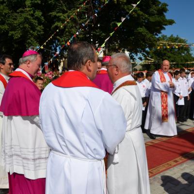 21 iulie: Iugani: Inaugurarea grotei şi administrarea Mirului