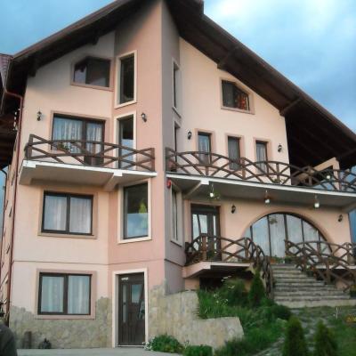 24-27 iulie: Bacău "Sfânta Cruce": Campusul tinerilor la Poiana Negri şi Vatra Dornei