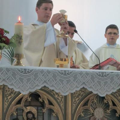 26 iulie: Cacica: Liturghia de mulţumire a preoţilor nou-sfinţiţi