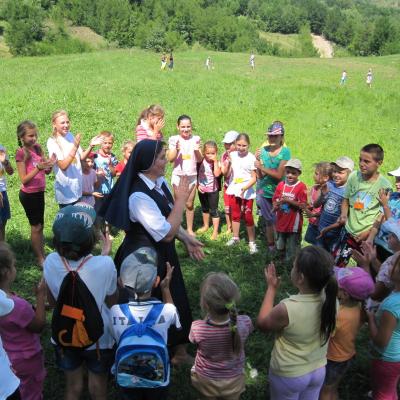 30 iulie - 9 august: Satu Nou: Suntem mesagerii lui Isus