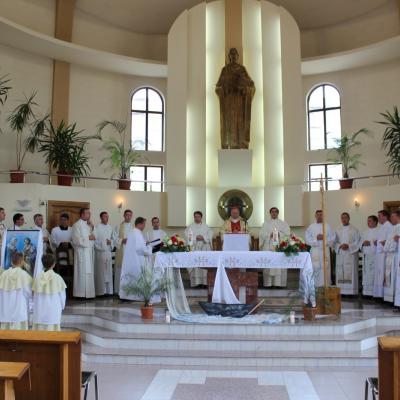 31 iulie: Roman ("Isus, Bunul Păstor"): Înmânarea numirilor preoţilor nou-sfinţiţi
