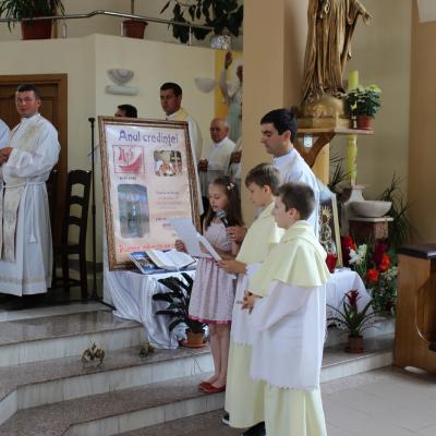 31 iulie: Roman ("Isus, Bunul Păstor"): Înmânarea numirilor preoţilor nou-sfinţiţi