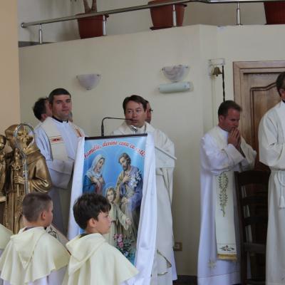 31 iulie: Roman ("Isus, Bunul Păstor"): Înmânarea numirilor preoţilor nou-sfinţiţi