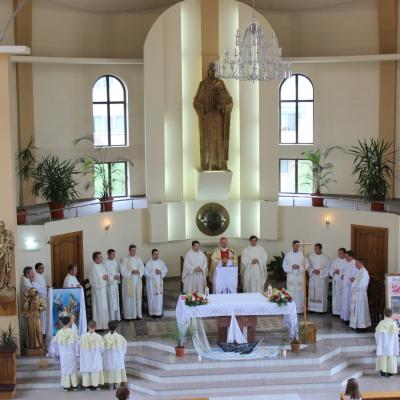 31 iulie: Roman ("Isus, Bunul Păstor"): Înmânarea numirilor preoţilor nou-sfinţiţi