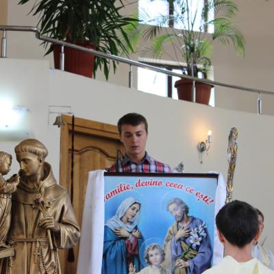 31 iulie: Roman ("Isus, Bunul Păstor"): Înmânarea numirilor preoţilor nou-sfinţiţi