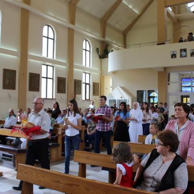 31 iulie: Roman ("Isus, Bunul Păstor"): Înmânarea numirilor preoţilor nou-sfinţiţi