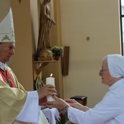 31 iulie: Roman ("Isus, Bunul Păstor"): Înmânarea numirilor preoţilor nou-sfinţiţi